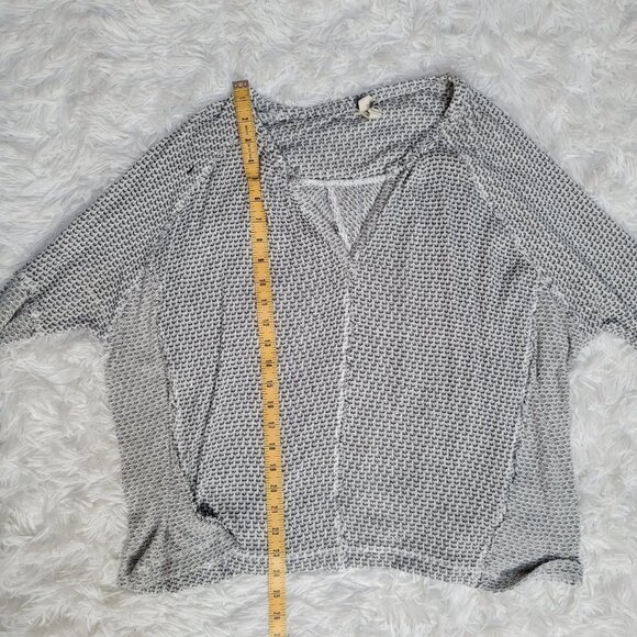 We the Free Split Back Henley Oversized Raw Hem Top - Size S - Picture 8 of 13